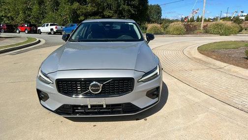 2024 Volvo S60 B5 Core Dark Theme