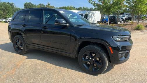 2025 Jeep Grand Cherokee Laredo