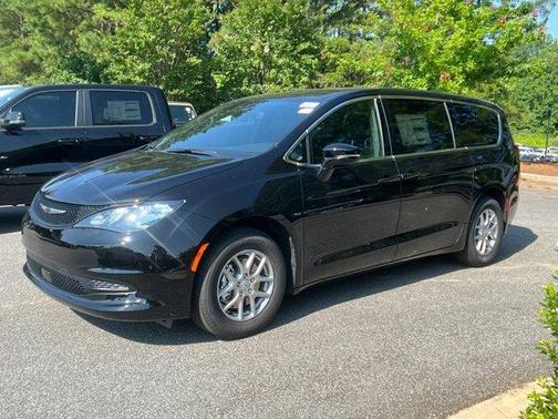 2025 Chrysler Voyager LX