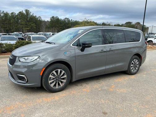 2025 Chrysler Pacifica Hybrid Select