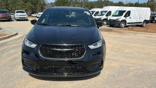 2025 Chrysler Pacifica Hybrid Select