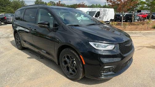 2025 Chrysler Pacifica Hybrid Select
