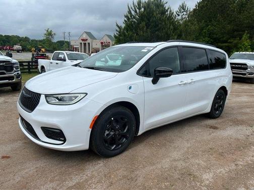 2025 Chrysler Pacifica Hybrid Select