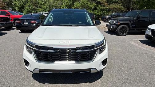 Clear White / Black Roof 2024 Kia Seltos S