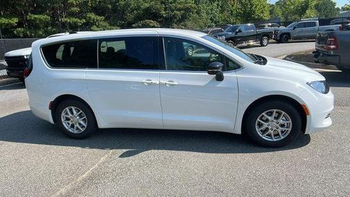 2025 Chrysler Voyager LX