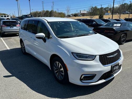 2023 Chrysler Pacifica Hybrid Touring L