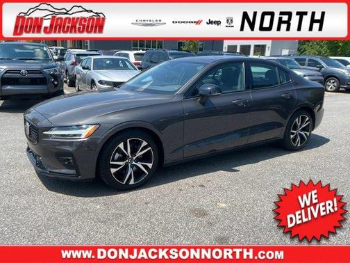2024 Volvo S60 B5 Core Dark Theme