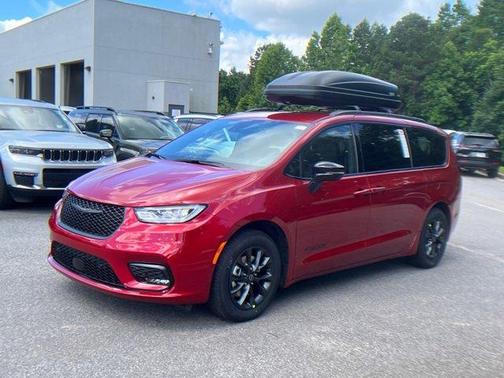 2025 Chrysler Pacifica Select