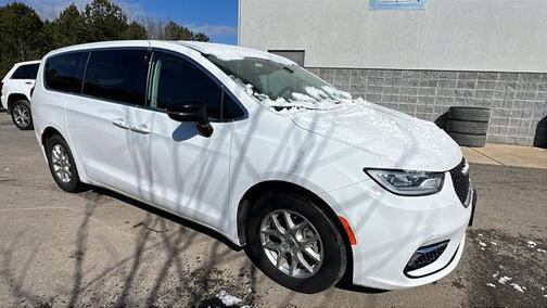 2024 Chrysler Pacifica Touring-L