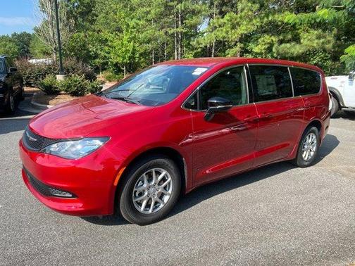 2025 Chrysler Voyager LX