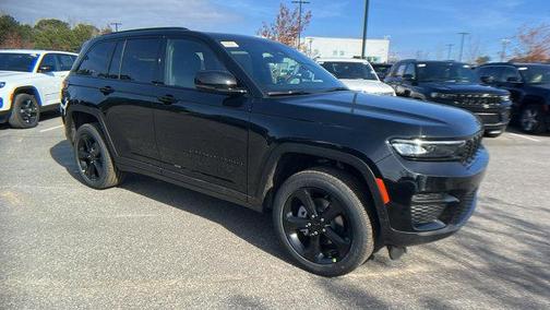 2025 Jeep Grand Cherokee Laredo