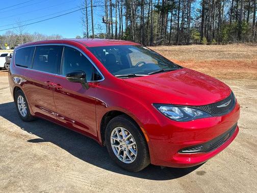 2025 Chrysler Voyager LX