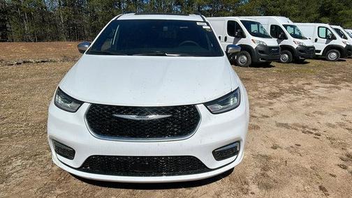 2025 Chrysler Pacifica Hybrid Pinnacle