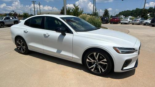 2024 Volvo S60 B5 Core Dark Theme