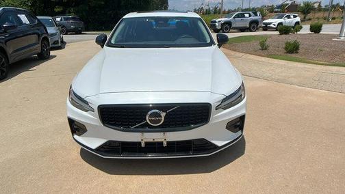 2024 Volvo S60 B5 Core Dark Theme