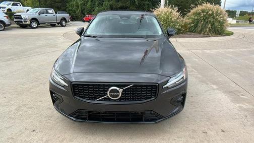 2024 Volvo S60 B5 Core Dark Theme