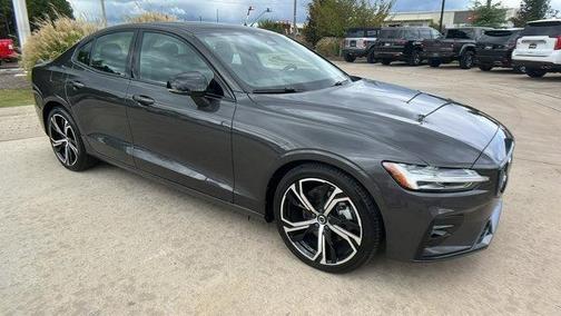2024 Volvo S60 B5 Core Dark Theme