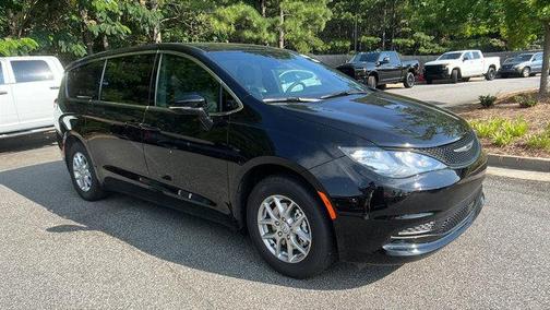 2025 Chrysler Voyager LX