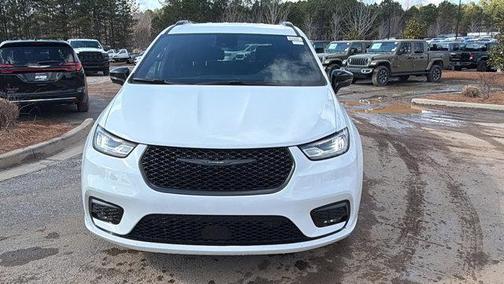 2026 Chrysler Pacifica Select