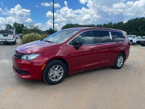 2025 Chrysler Voyager LX