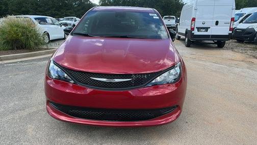 2025 Chrysler Voyager LX