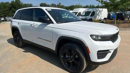 2025 Jeep Grand Cherokee Laredo