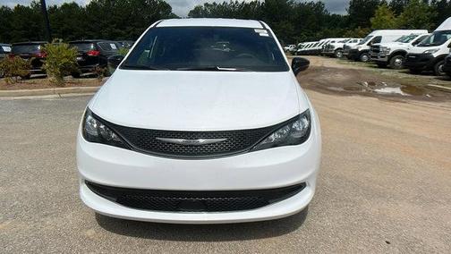 2025 Chrysler Voyager LX