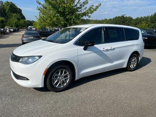 2025 Chrysler Voyager LX