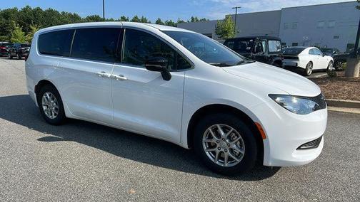 2025 Chrysler Voyager LX