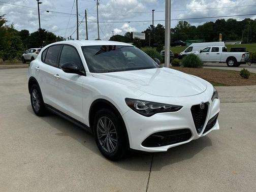2024 Alfa Romeo Stelvio Base