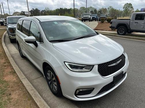 2023 Chrysler Pacifica Hybrid Touring L