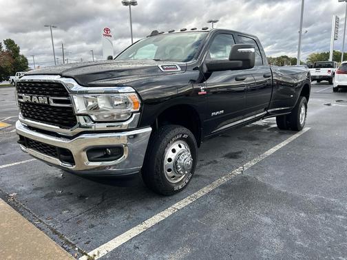 2024 RAM 3500 Big Horn Crew Cab 4x4 8' Box
