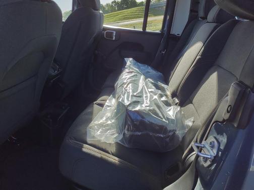 2024 Jeep Gladiator Sport