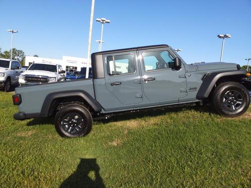 2024 Jeep Gladiator Sport