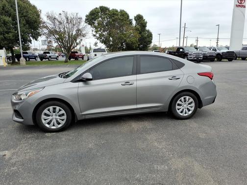 2022 Hyundai Accent SE