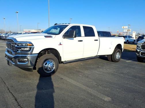 2026 RAM 3500 Tradesman Crew Cab 4x4 8' Box
