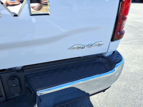 Bright White Clearcoat 2026 RAM 2500 Tradesman Crew Cab 4x4 6'4' Box