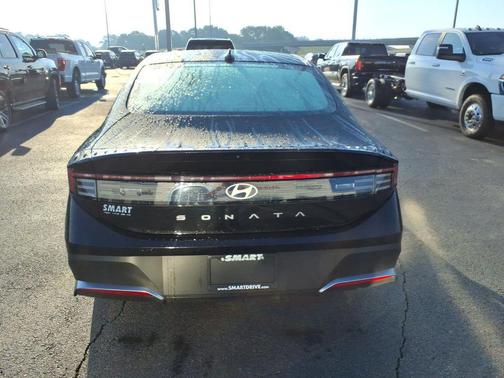 Abyss Black 2025 Hyundai SONATA SE
