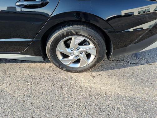 Abyss Black 2025 Hyundai SONATA SE