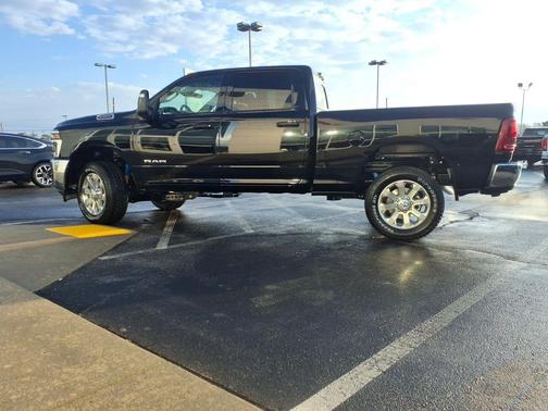 Diamond Black Crystal P/C Pain 2026 RAM 2500
