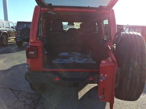 2026 Jeep Wrangler 4-Door Sahara 4x4