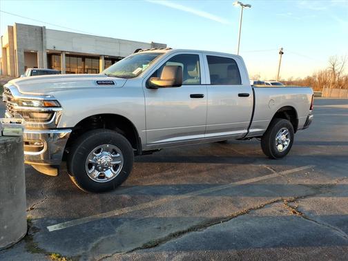2026 RAM 2500 Tradesman Crew Cab 4x4 6'4' Box