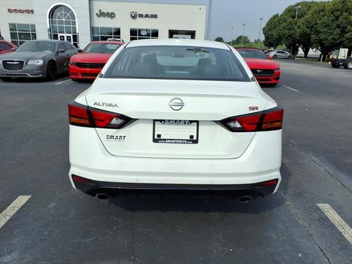 2023 Nissan Altima SR FWD