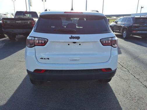 Bright White Clearcoat 2026 Jeep Compass Latitude
