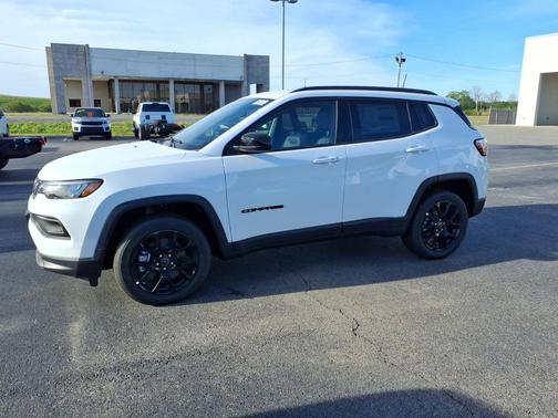 Bright White Clearcoat 2026 Jeep Compass Latitude