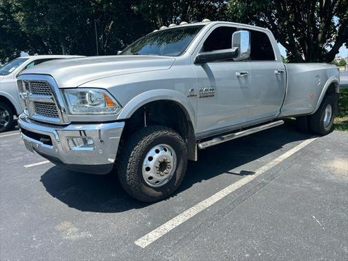 2017 RAM 3500 Laramie Crew Cab 4x4 8' Box
