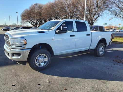2024 RAM 2500 Tradesman Crew Cab 4x4 6'4' Box