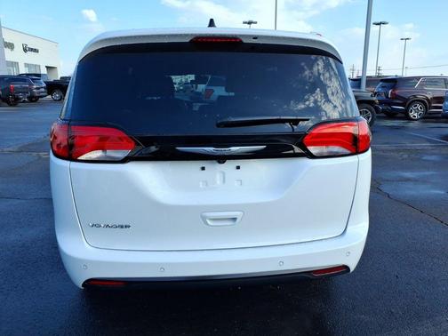 2026 Chrysler Voyager LX