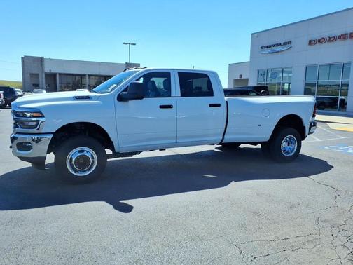 2026 RAM 3500 Tradesman Crew Cab 4x4 8' Box