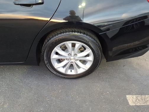 Mosaic Black Metallic 2023 Chevrolet Malibu FWD 1LT